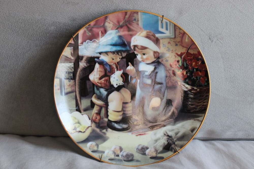 Vintage 8 Inch Hummel Decorator Plate Tender Loving Care Little Companions